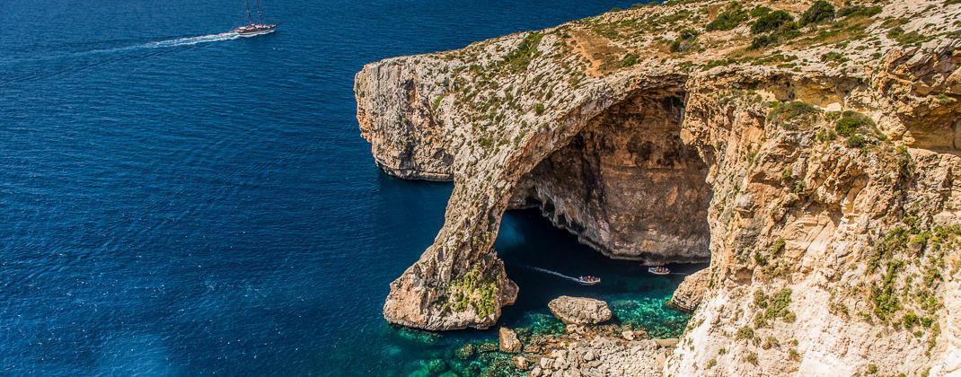 Excursie cu barca la Blue Grotto