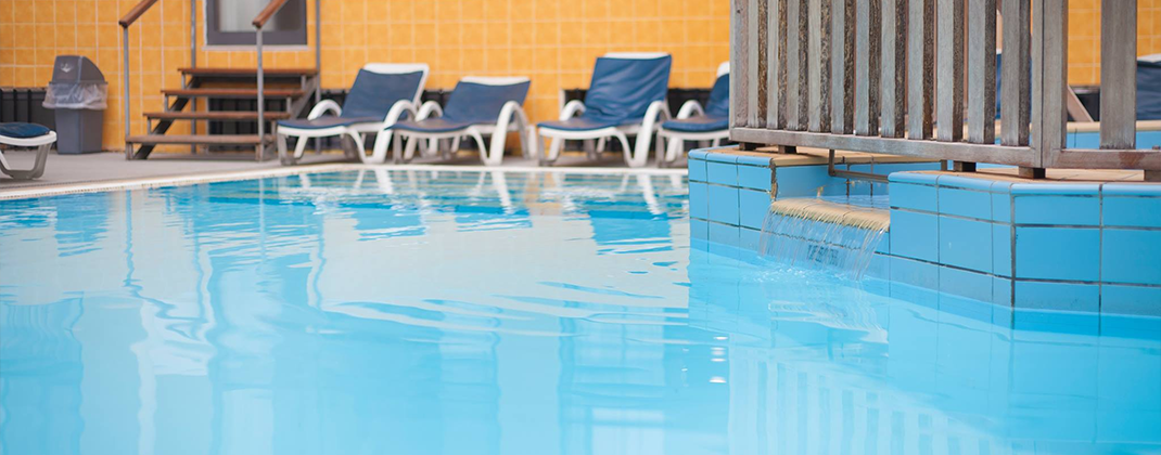 Piscina exterioară a reședinței