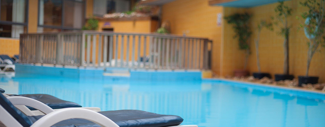 Piscina exterioară a reședinței