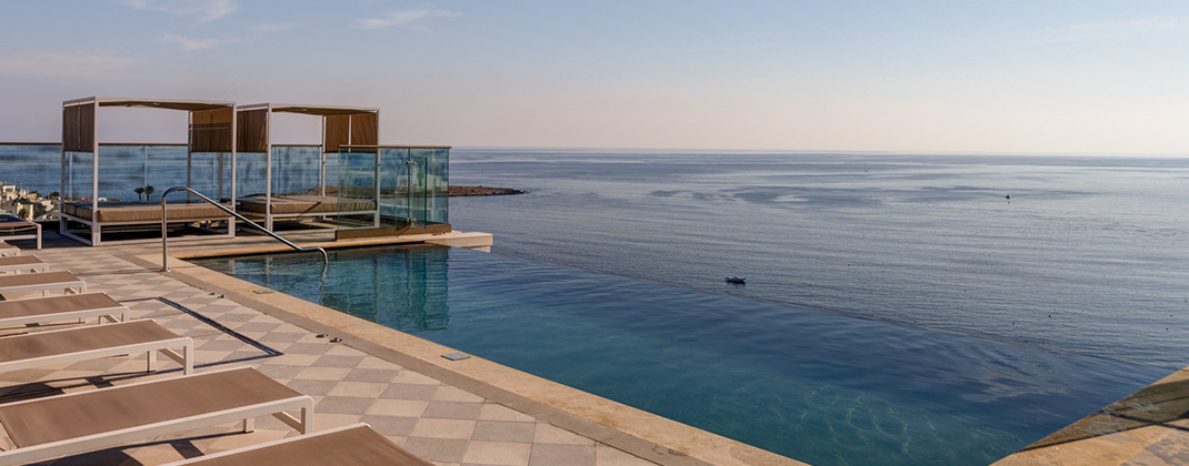 Piscina reședinței superioare