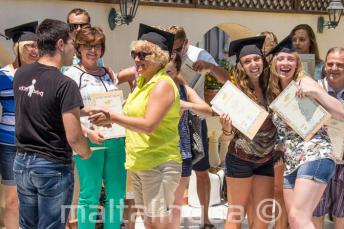 At the end of their curs de engleză in Malta studenți receive a certificate