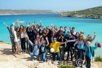 A group of language camp studenți on a trip to Comino, Malta