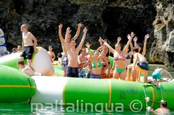 școală studenți at a water park in Malta
