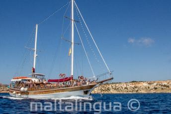 Barca noastră Maltalingua pe drumul spre Comino