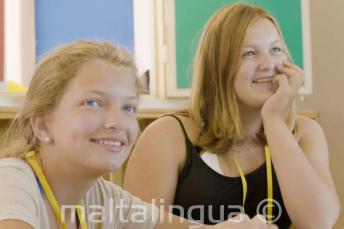 studenți listening to the profesor