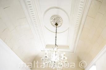 școală building has character