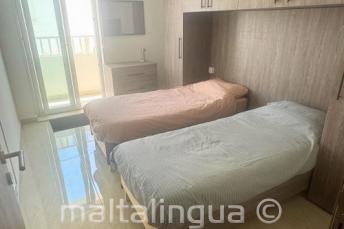 Stay with a profesor dormitor two