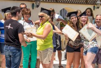 At the end of their curs de engleză in Malta studenți receive a certificate