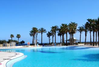 Hilton Malta piscină with sea vedere