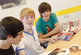 junior engleză studenți dong a language curs activitate.