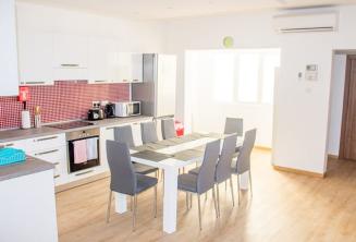 școală apartament bucătărie sală de mese