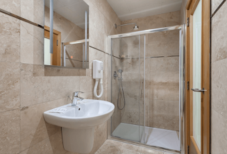 Plaza Regency cu baie privată