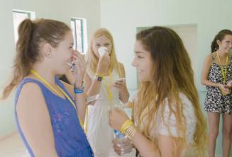 2 engleză language studenți chatting la școală