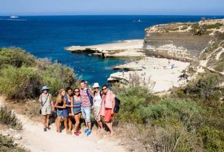 engleză studenți visiting St Peter's piscină, Malta