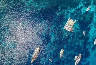Arial foto of boats in Crystal Bay, Comino